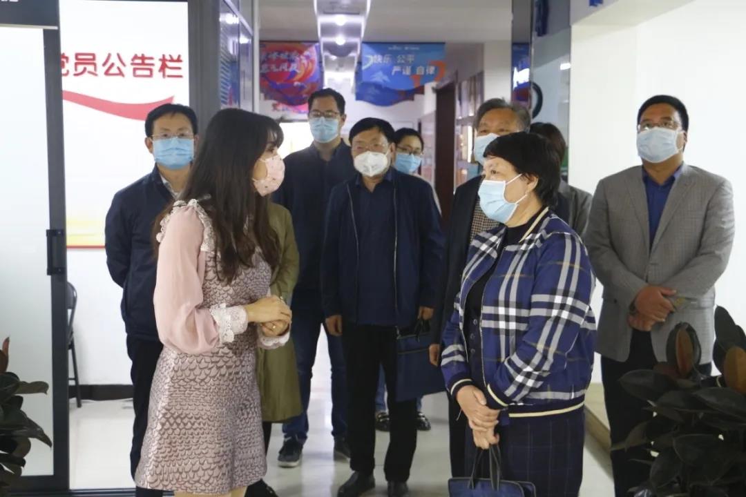 市人大財(cái)經(jīng)委員會(huì)副主任委員、市人大常委會(huì)財(cái)經(jīng)工委主任 衛(wèi)華平一行蒞臨洛陽(yáng)青峰進(jìn)行復(fù)工復(fù)產(chǎn)情況工作指導(dǎo)！